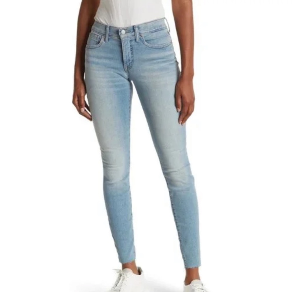 Lucky Denim Women’s Jeans, Mid Rise Ava Skinny with Raw hem, light wash, size 26